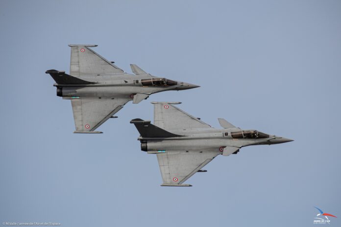 Vautour Bravo - French Air Force Demostration Team. Photo: Armee de l'air