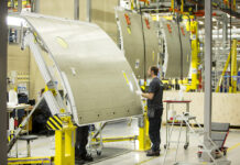 Saab and Boeing sign 787 Dreamliner agreement