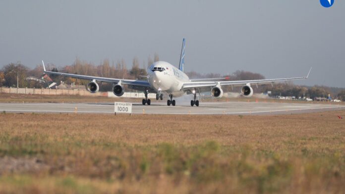 Il-96-400M prototype aircraft completes first flight