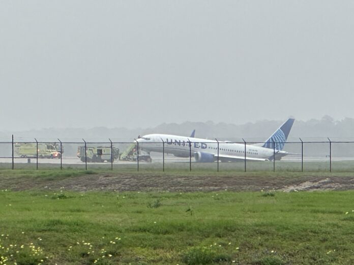 United Airlines Boeing 737 Max 8 accident at Houston Airport. Photo: Ren Ganner