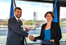 Airbus A321XLR receives EASA type certification Florian Guillermet, Executive Director of EASA handing over the Type Certificate for the Airbus A321XLR to Isabelle Bloy, Airbus A321XLR Chief Engineer. Photo: Airbus