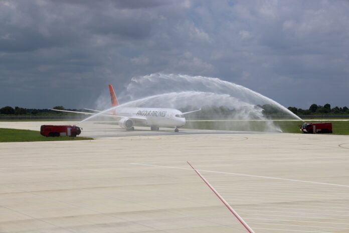 TAAG Angola Airlines takes delivery of first Boeing 787 Dreamliner