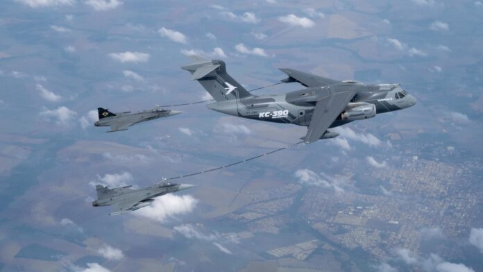 KC-390 and Gripen E successfully complete refuelling flights